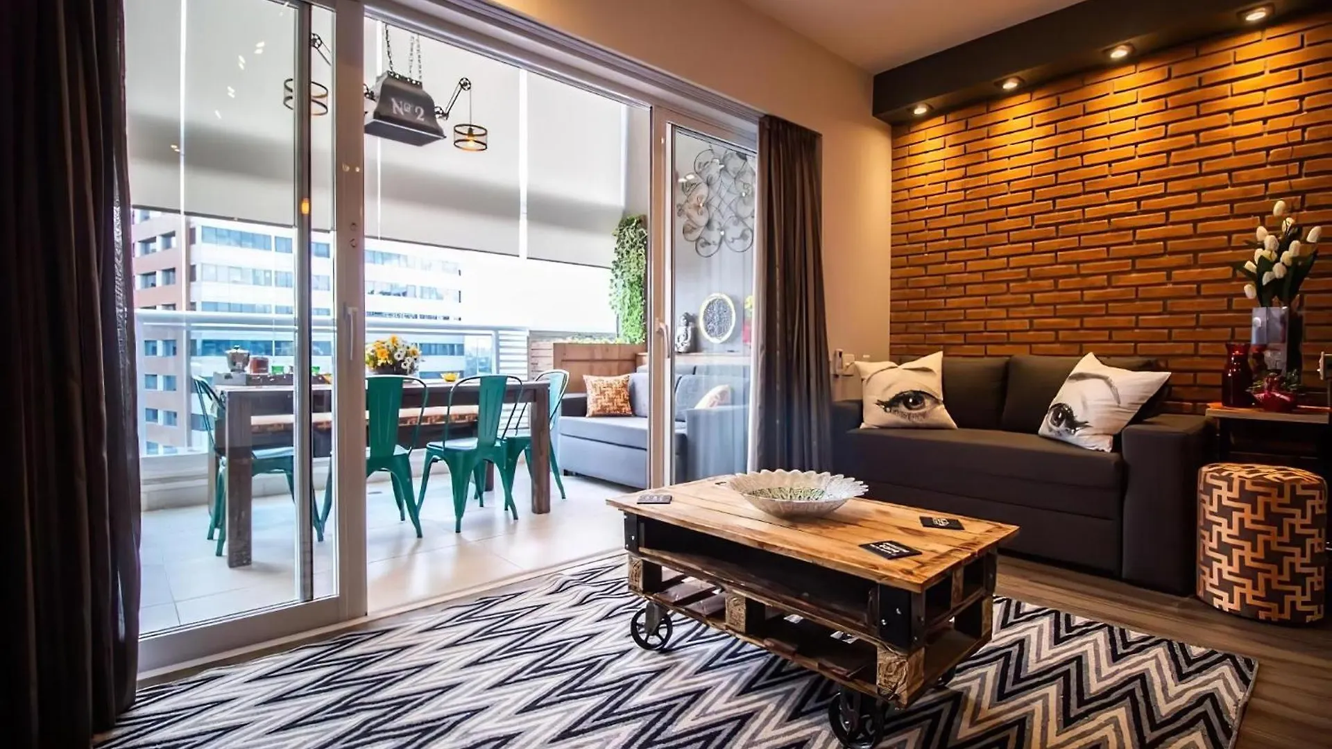 Apartment Edificio Summit Pinheiros: City View Balcony with Pool & Fitness near Subway Sao Paulo