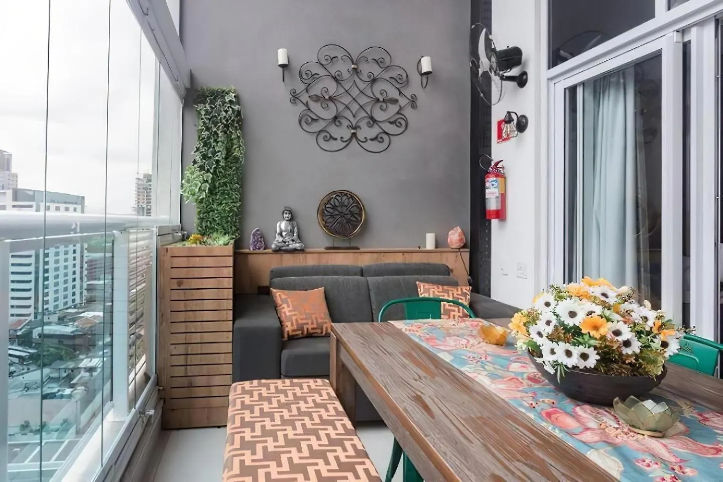 Edificio Summit Pinheiros: City View Balcony with Pool & Fitness near Subway Sao Paulo Apartment