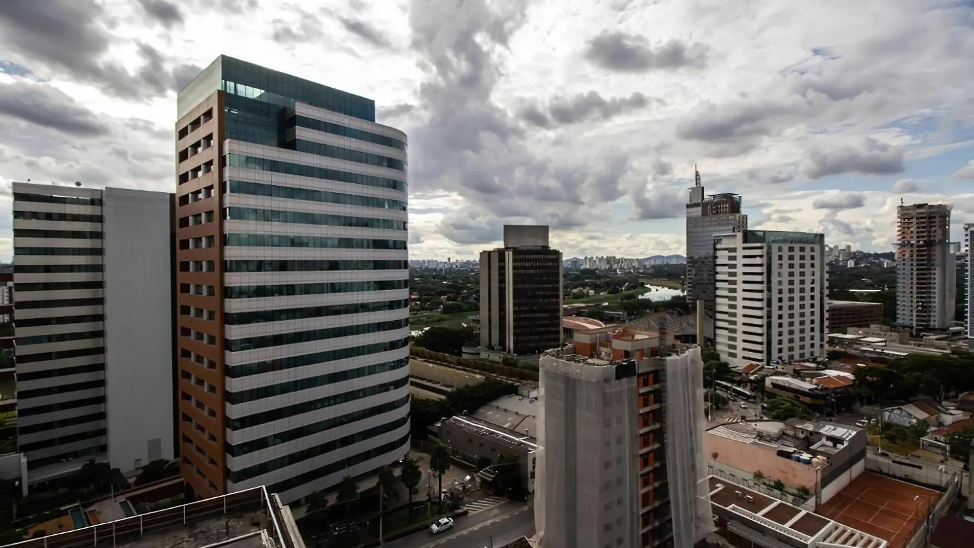 Edificio Summit Pinheiros, Aptos Com Wi-Fi, Ar Condicionado, Varanda, Piscina, Academia E Estacionamento, Proximo Ao Metro São Paulo 0*,  Brazília